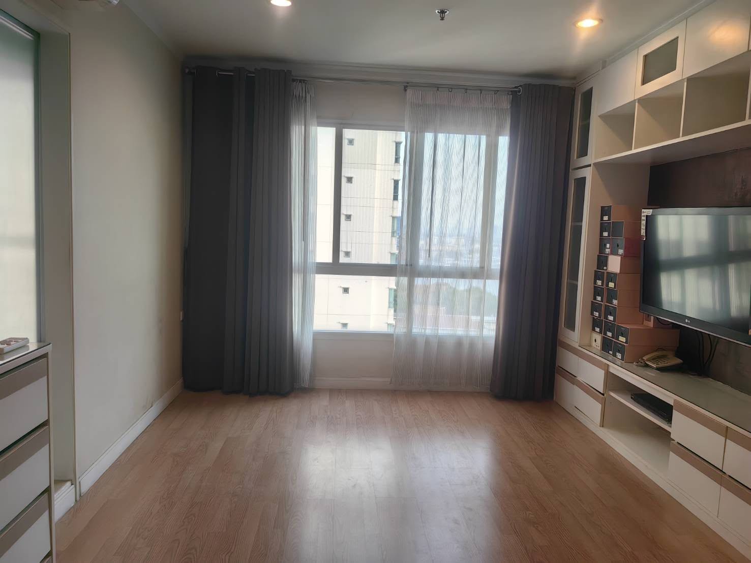 Condo Lumpini Ville Phibulsongkhram - Image 2