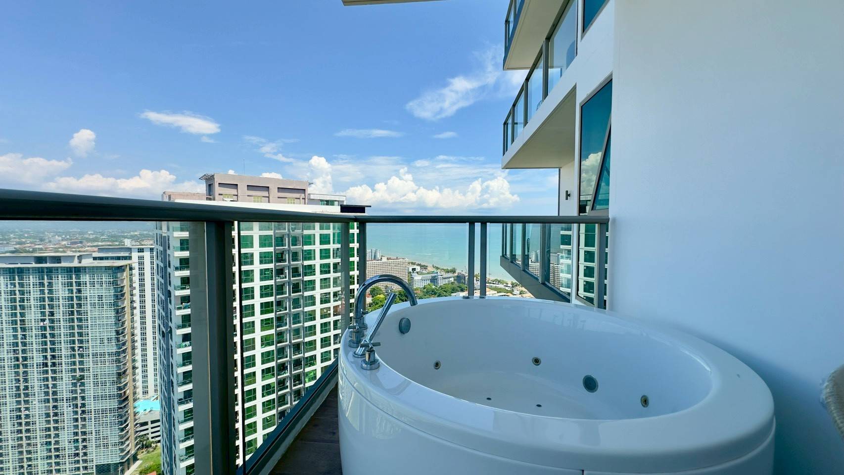Riviera Ocean Drive Pattaya - Image 20